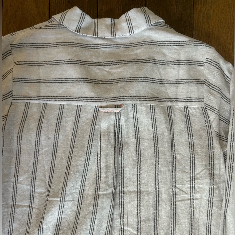 ADRIANNA PAPELL Button Down Linen Long Sleeve In white and grey stripes Top - Picture 13 of 13